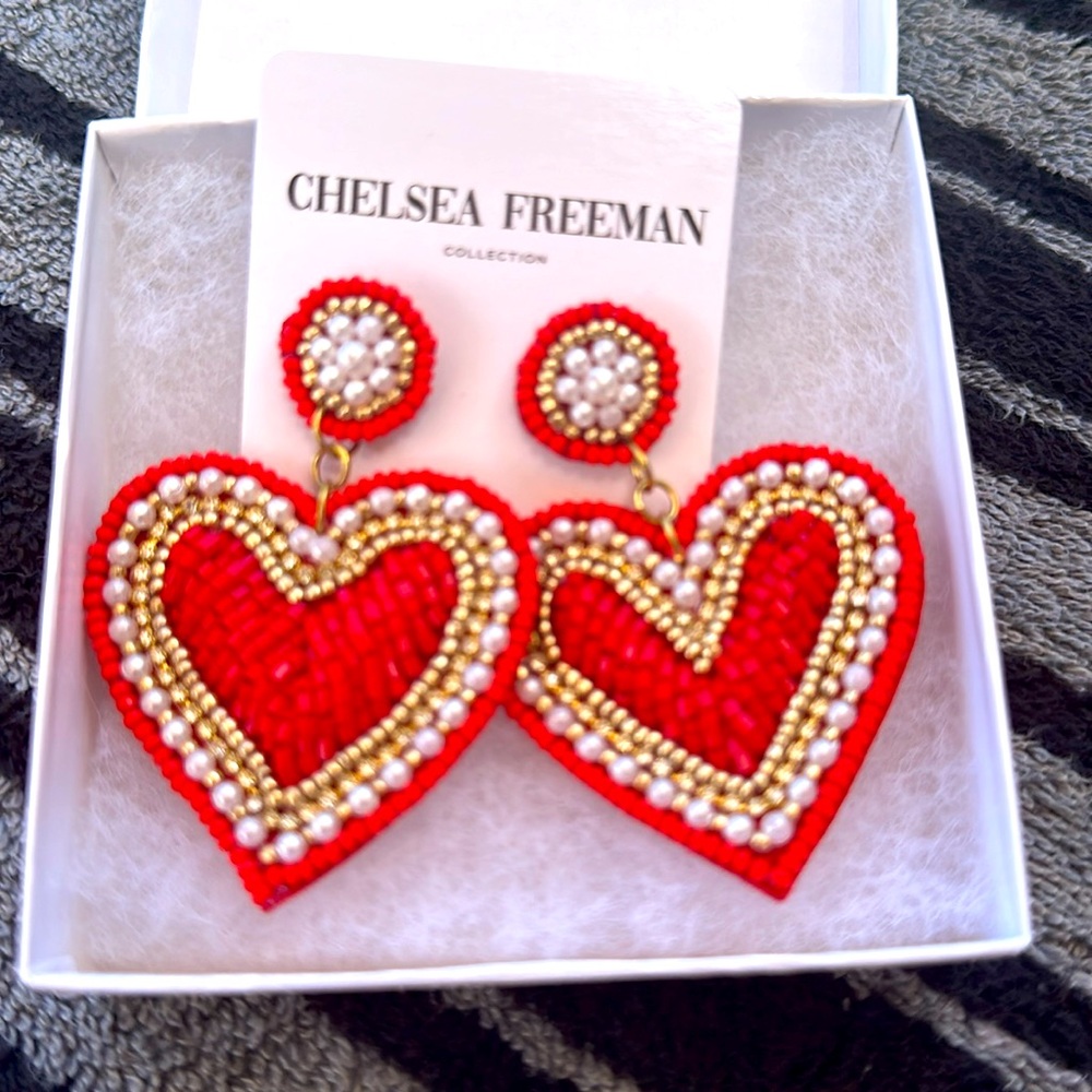 ❤️New Chelsea Freeman Embellished Heart Earrings. Simply stunning and well made.